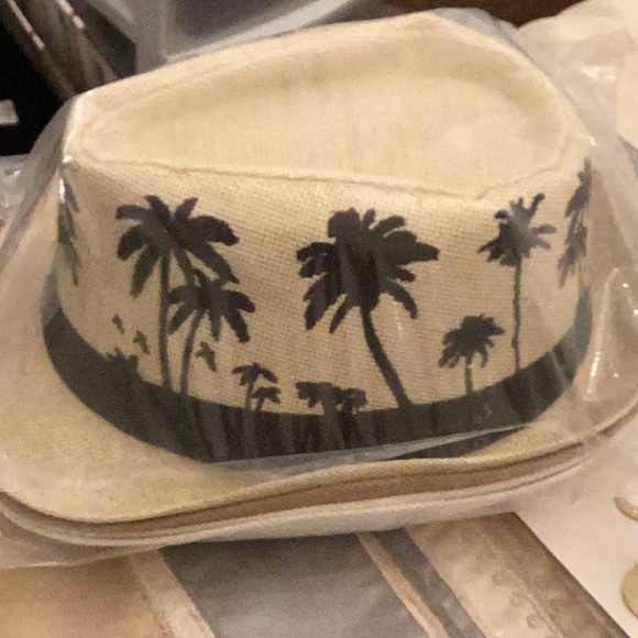 Very light hats with tropical looking unisex different colors available . - Picture 6 of 9